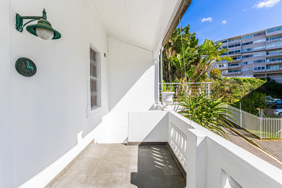 To Let 2 Bedroom Property for Rent in Green Point Western Cape